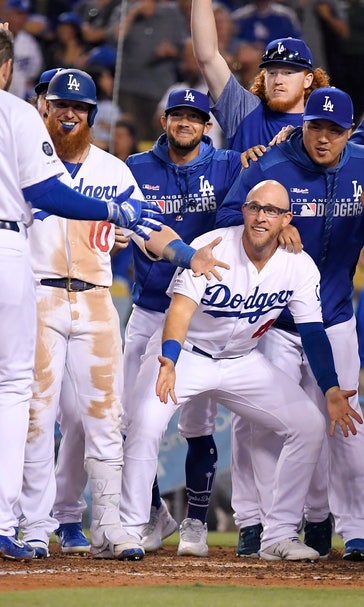 Muncy's homer in 10th lifts Dodgers over Blue Jays 2-1